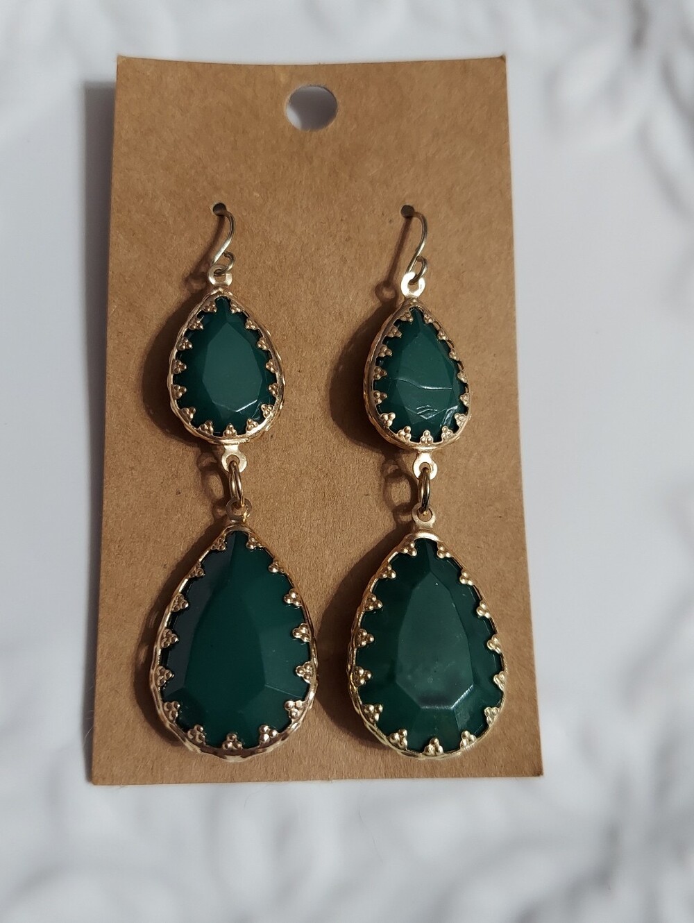 Textured Gold Tone/Scallop Frame Faceted Green Acrylic Stone Drop Earrings